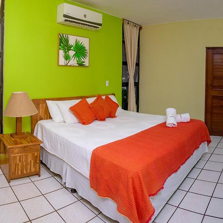 Banana Palms Hotel Rio Dulce By Eksteriør billede