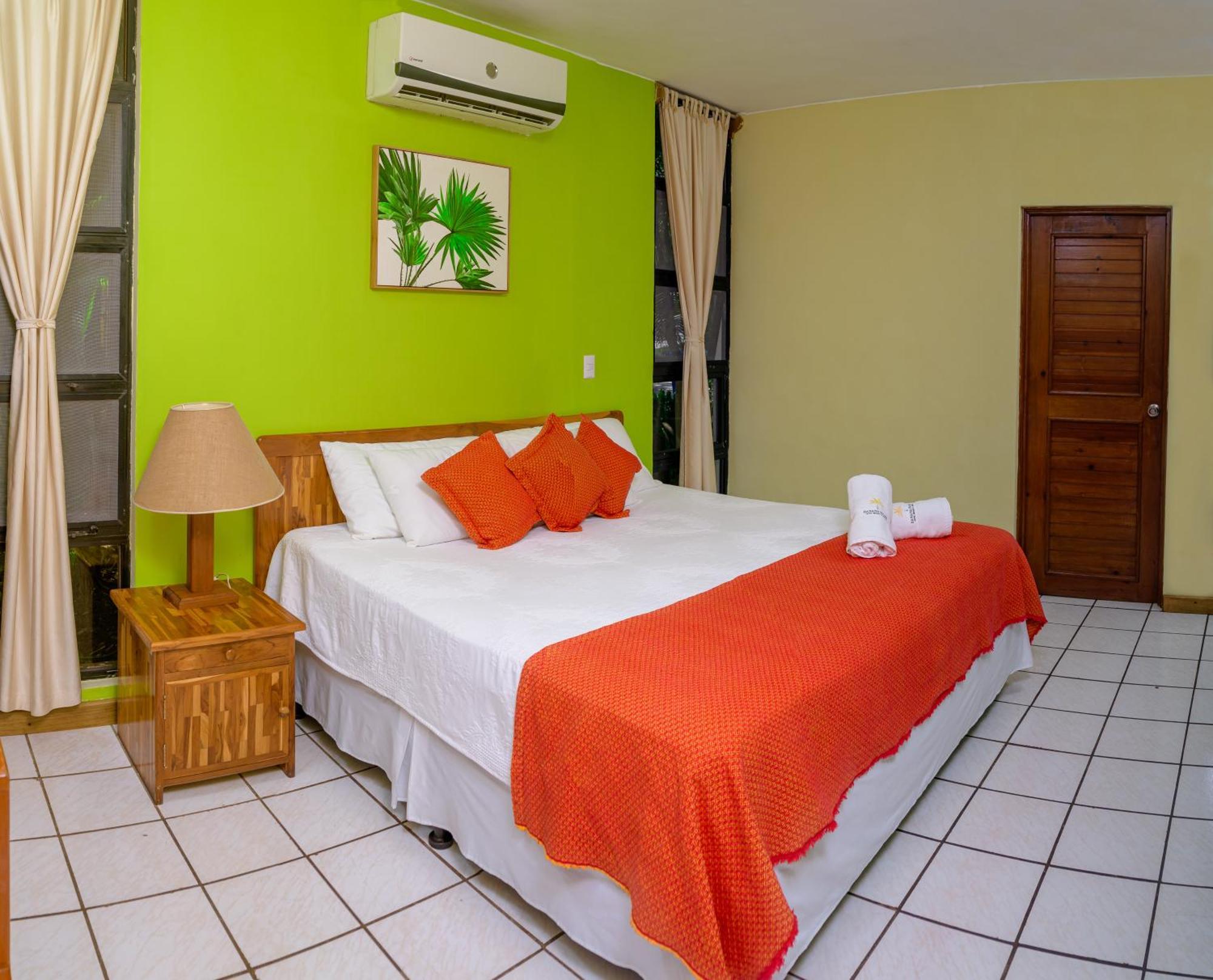 Banana Palms Hotel Rio Dulce By Eksteriør billede