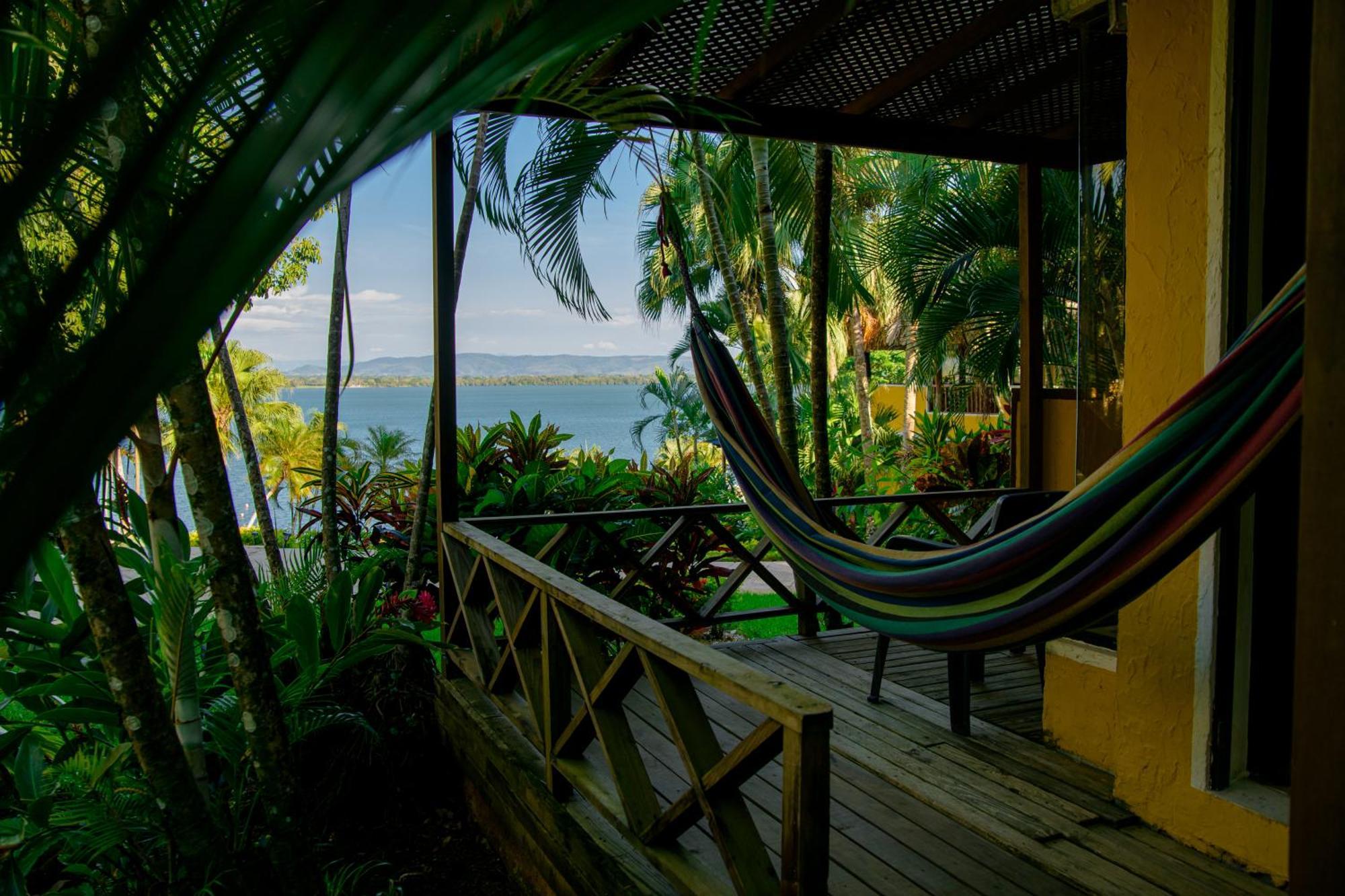 Banana Palms Hotel Rio Dulce By Eksteriør billede