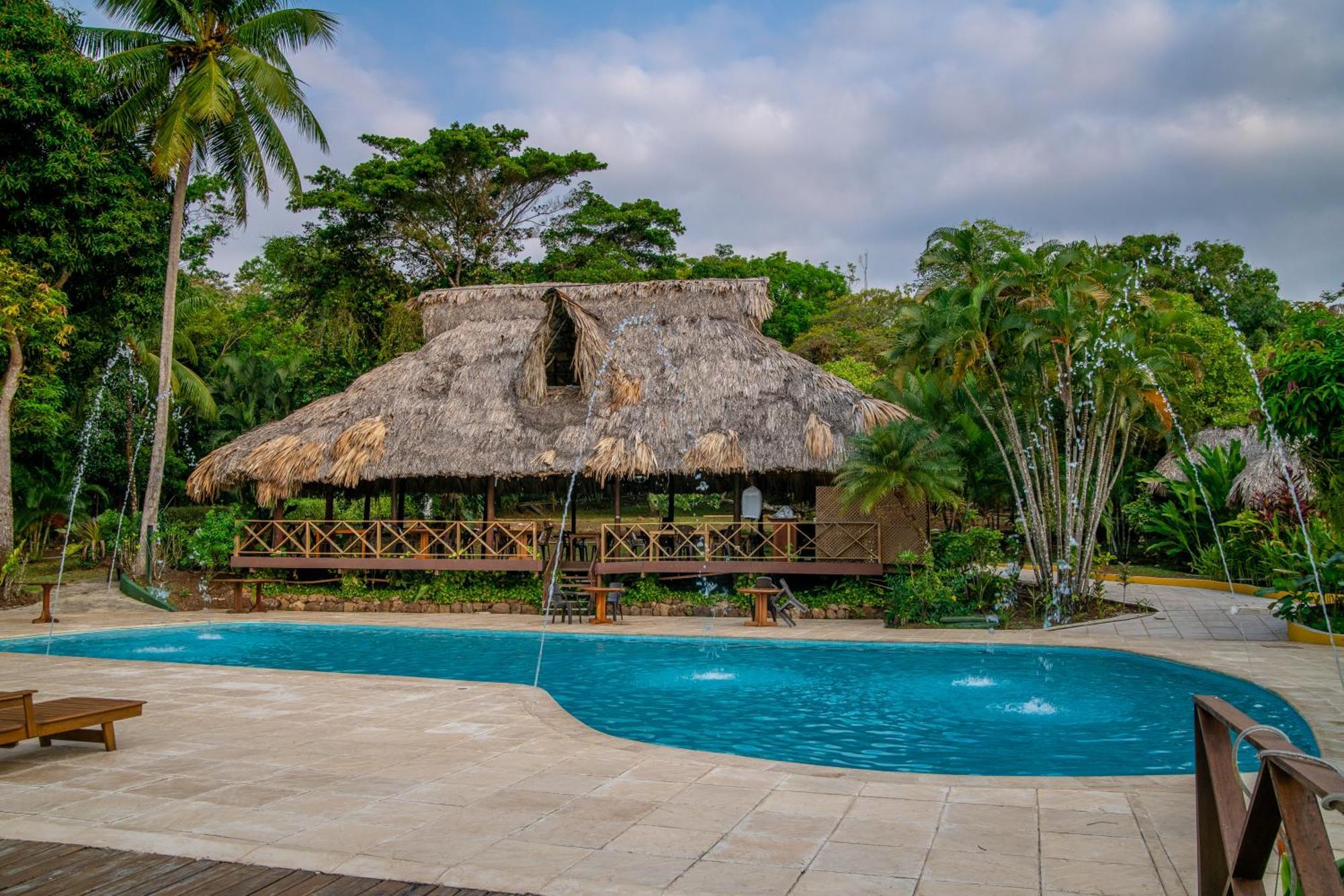Banana Palms Hotel Rio Dulce By Eksteriør billede