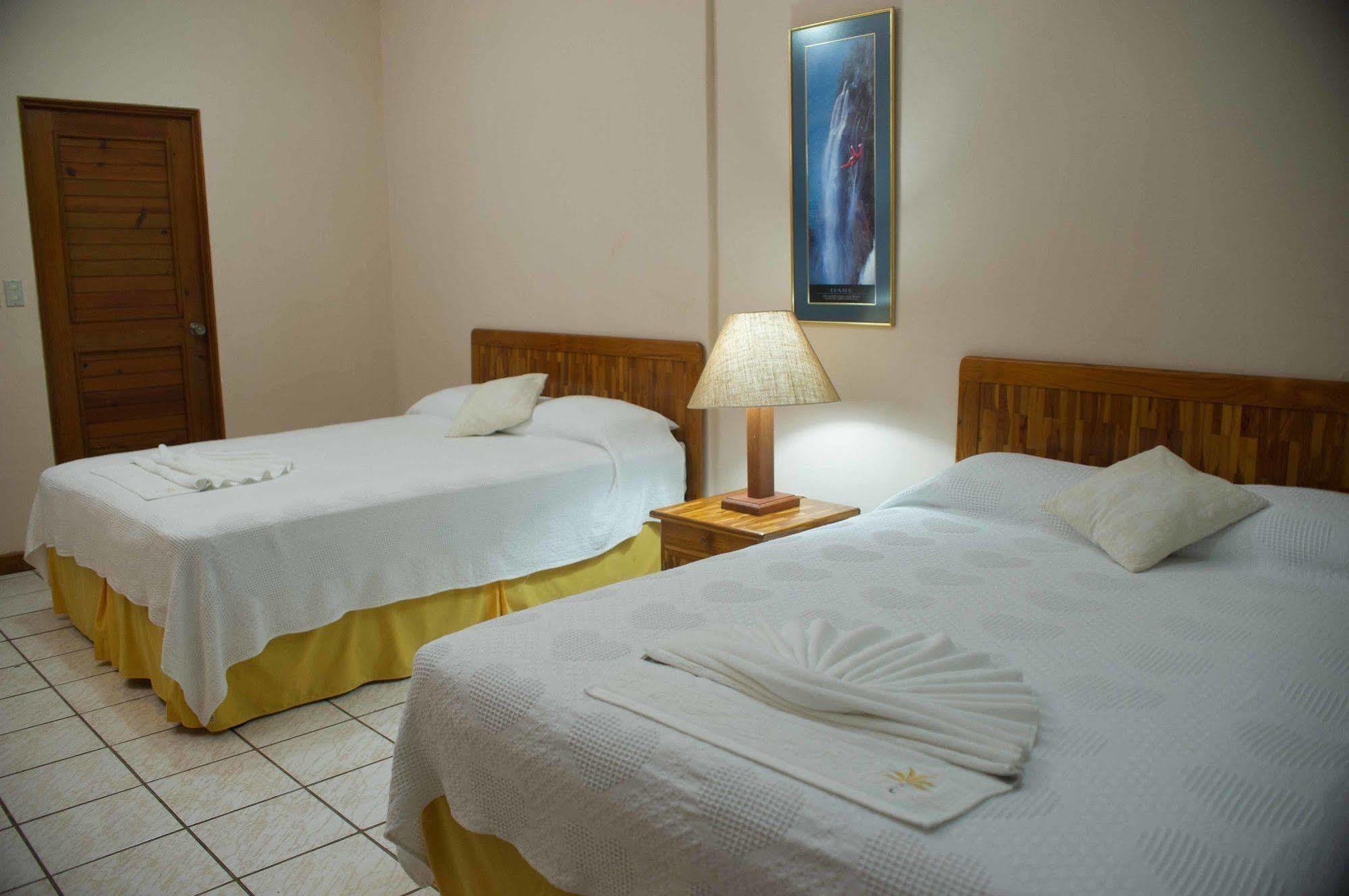 Banana Palms Hotel Rio Dulce By Eksteriør billede